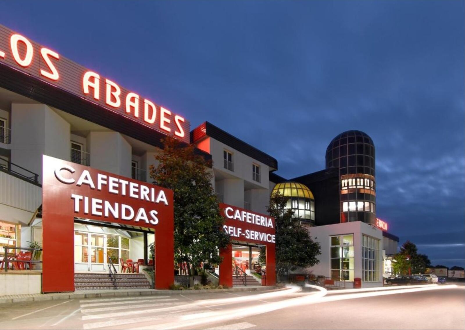 Área de servicio Abades Loja junto a la A-92, parada con hotel, restaurante y cafetería